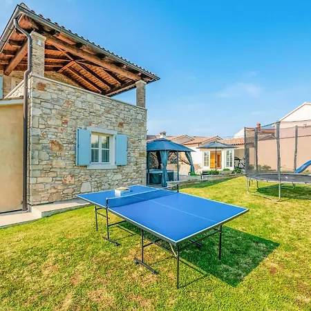Awesome Home In Pula With Wifi * Valtura