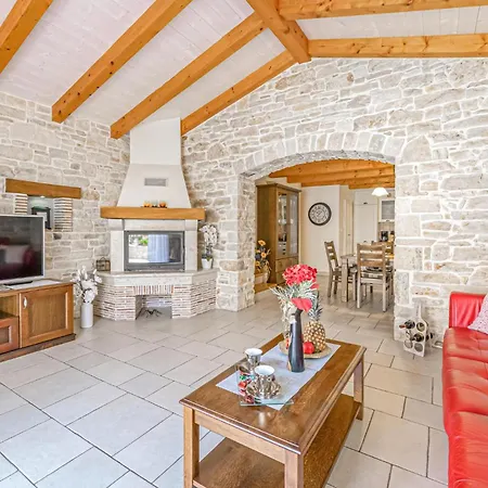Holiday home Awesome Home In Pula With Wifi