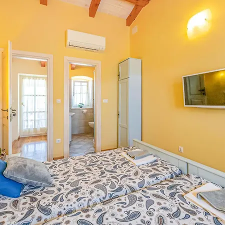 Awesome Home In Pula With Wifi Holiday home Valtura
