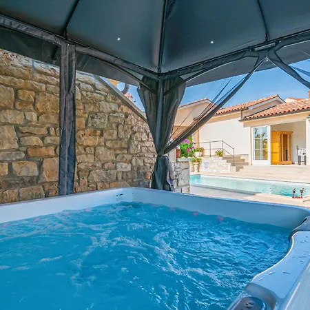 Holiday home Awesome Home In Pula With Wifi Valtura