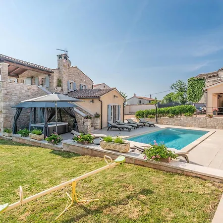 Awesome Home In Pula With Wifi