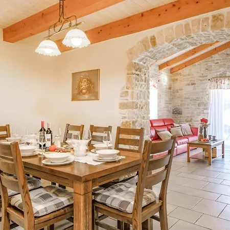 Awesome Home In Pula With Wifi Holiday home