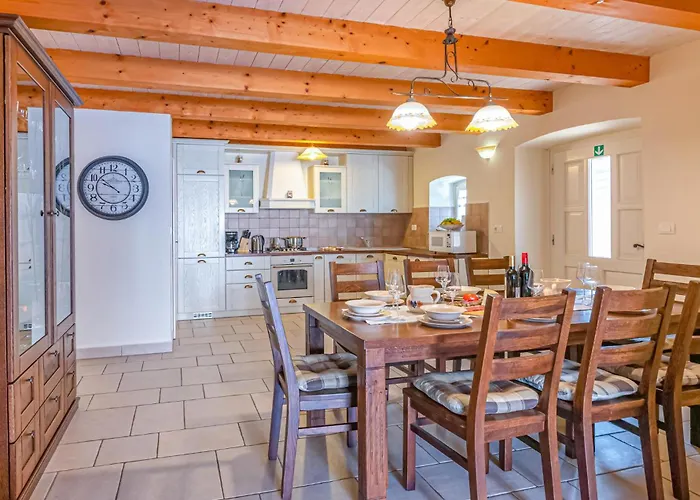 Awesome Home In Pula With Wifi *