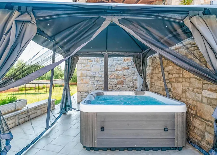 Awesome Home In Pula With Wifi