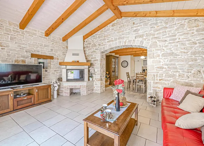 Ferienhaus Awesome Home In Pula With Wifi