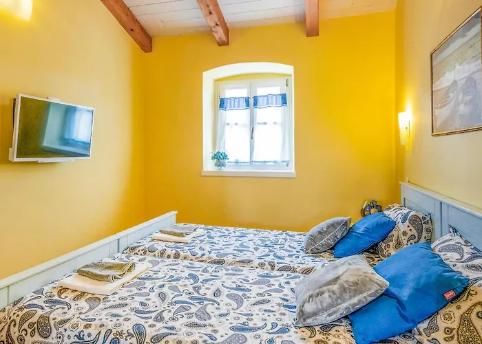 Ferienhaus Awesome Home In Pula With Wifi