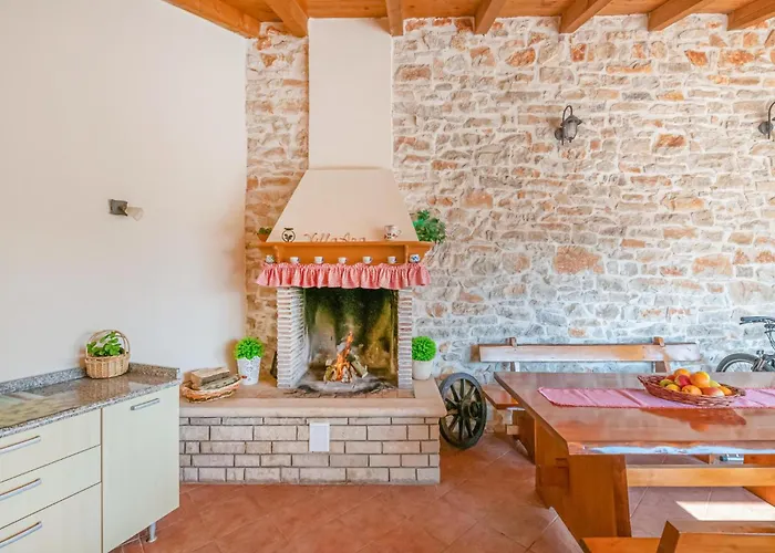 Ferienhaus Awesome Home In Pula With Wifi Pula