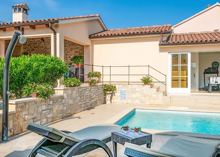 Ferienhaus Awesome Home In Pula With Wifi