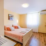 Vikendica Awesome Home In Pula With Wifi *
