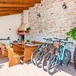 Vikendica Awesome Home In Pula With Wifi Pula