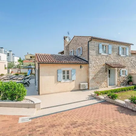 Awesome In Pula With Wifi Hébergement de vacances Pula