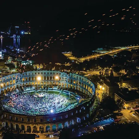 Awesome In Pula With Wifi Сasa de vacaciones Pula