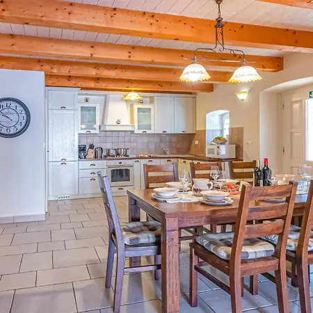 Awesome In Pula With Wifi *