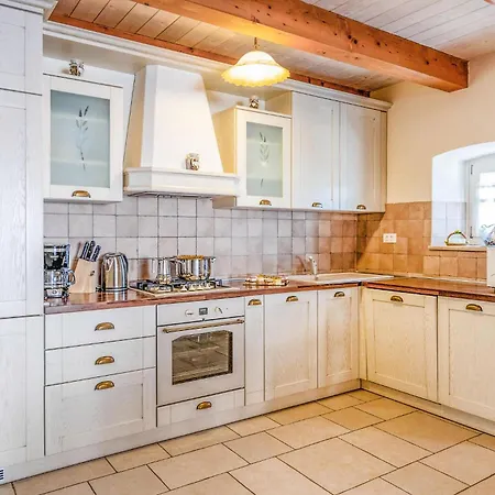 Awesome In Pula With Wifi Hébergement de vacances *