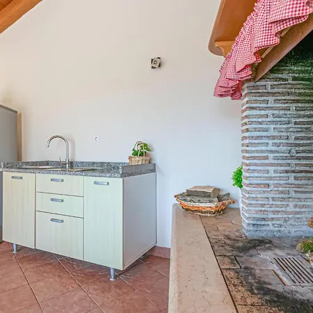 Awesome In Pula With Wifi Сasa de vacaciones Pula