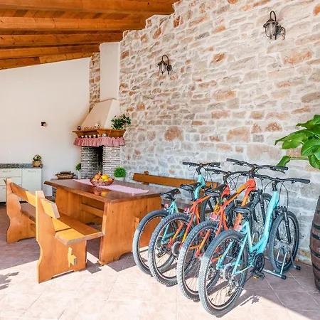 Сasa de vacaciones Awesome In Pula With Wifi Pula