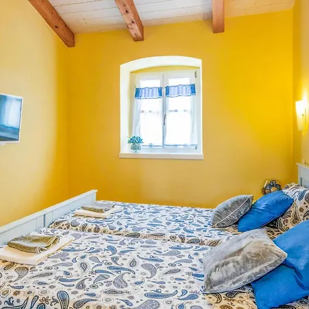 Сasa de vacaciones Awesome In Pula With Wifi