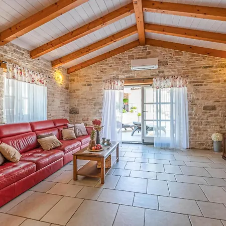 Awesome Home In Pula With Wifi Valtura